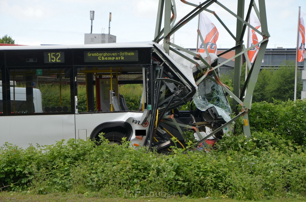 Schwerer Bus Unfall Koeln Porz Gremberghoven Neuenhofstr P325.JPG - Miklos Laubert